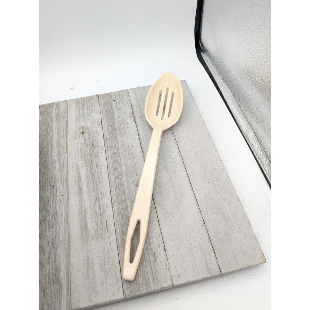 Vintage Tailor Made Products Slotted Spoon #4 Almond Nylon Plastic 11 1/2"